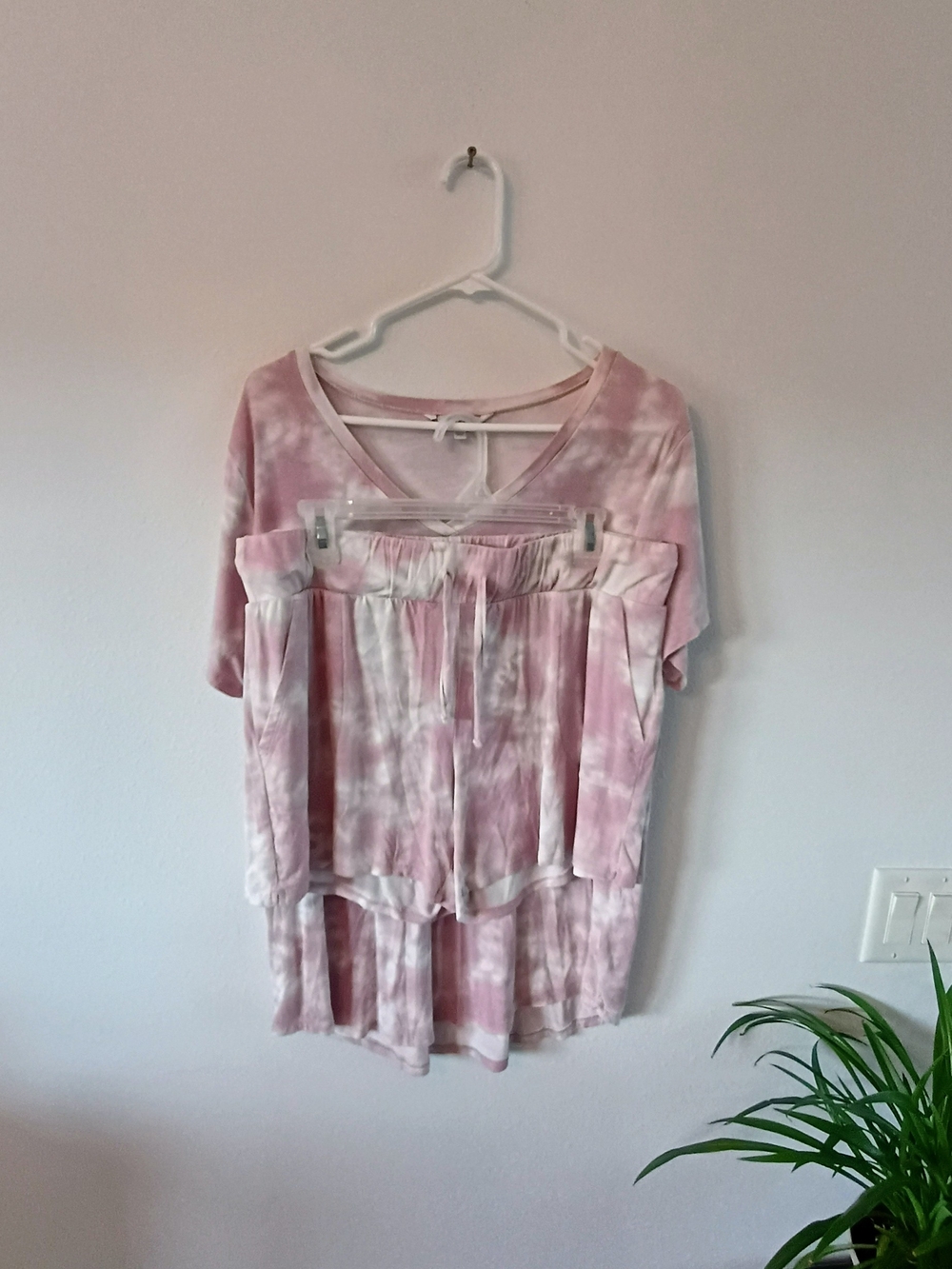 Wildfox Tie Dye Lounge Set L Pink Ivory V Neck Tee Drawstring Shorts Matching Se